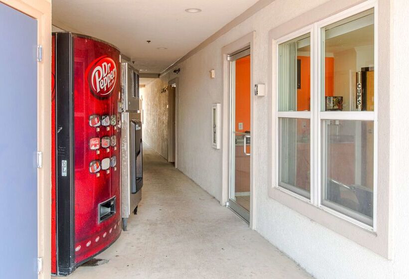 Motel 6 Hutchins, Tx