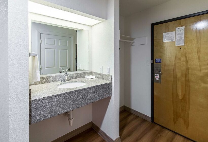 Motel 6 Hutchins, Tx