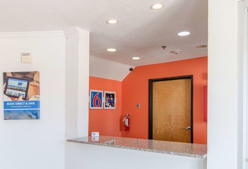 Motel 6 Hutchins, Tx