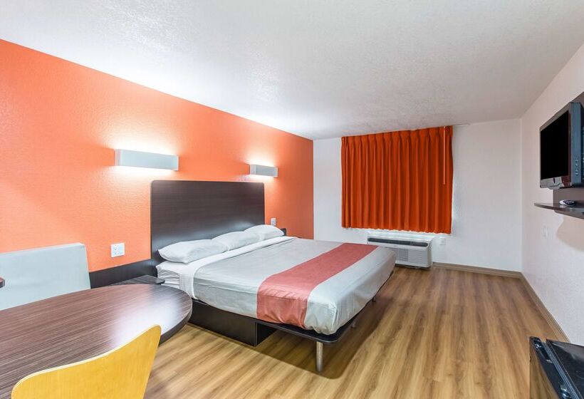 Motel 6 Hutchins, Tx