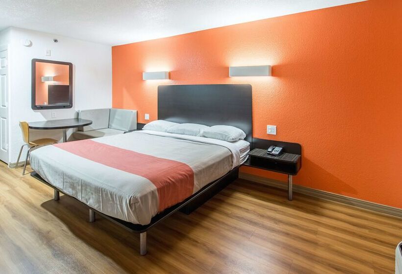 Motel 6 Hutchins, Tx