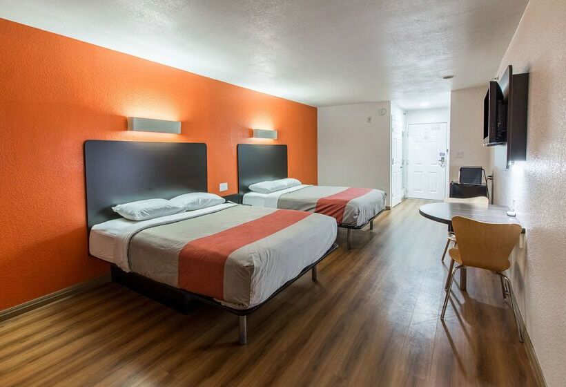 Motel 6 Hutchins, Tx