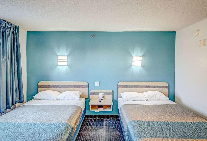 فندق على الطريق Econo Lodge