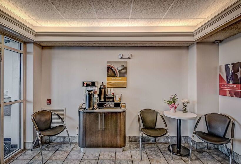 فندق على الطريق Econo Lodge