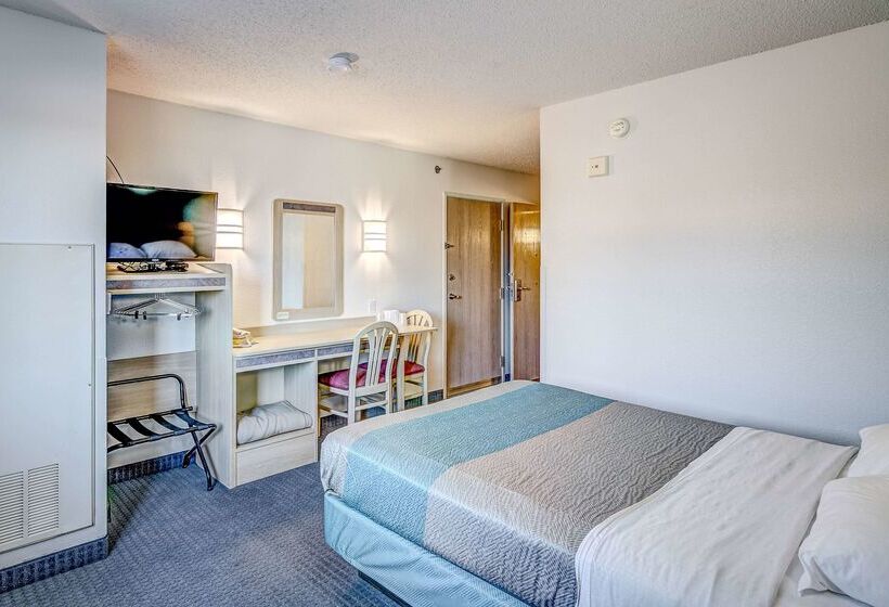 فندق على الطريق Econo Lodge