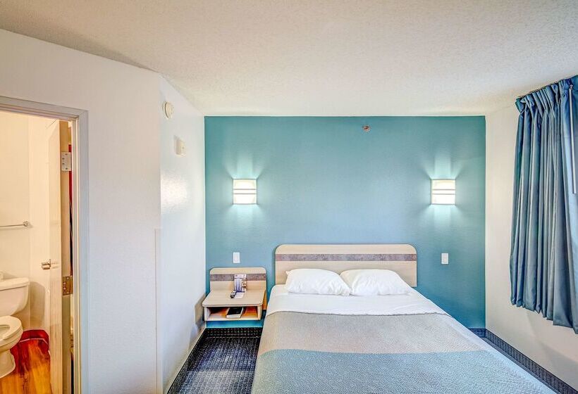 فندق على الطريق Econo Lodge