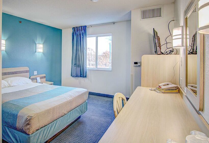 فندق على الطريق Econo Lodge