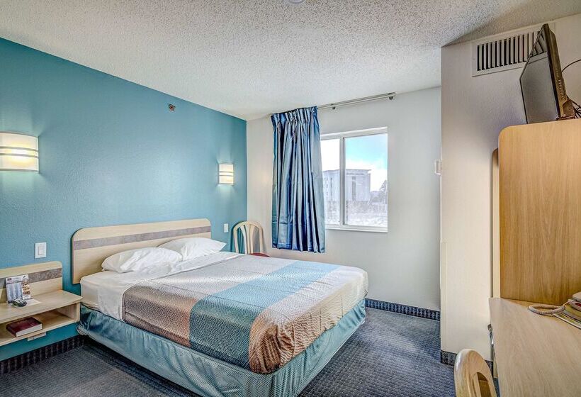 فندق على الطريق Econo Lodge