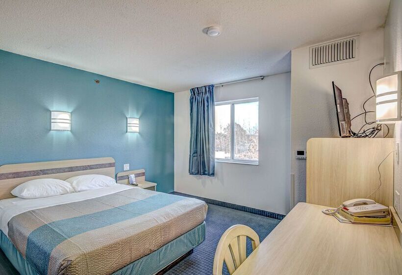 فندق على الطريق Econo Lodge