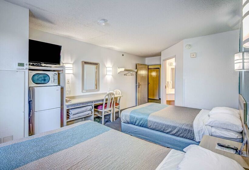 فندق على الطريق Econo Lodge