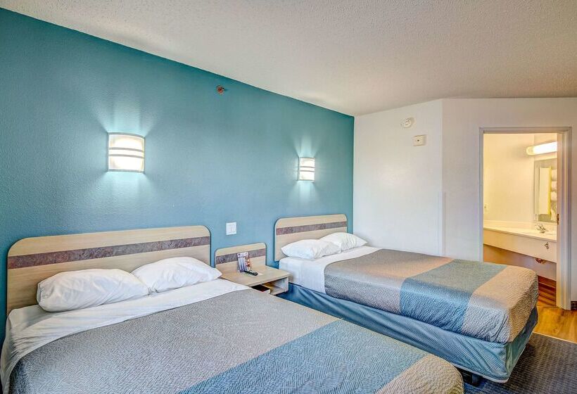 فندق على الطريق Econo Lodge