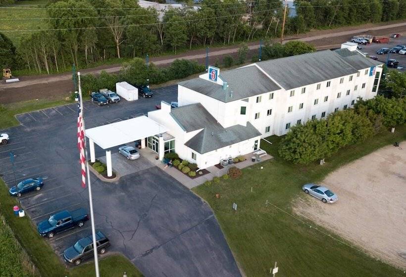 فندق على الطريق Econo Lodge