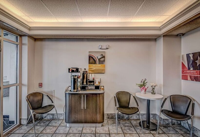 فندق على الطريق Econo Lodge