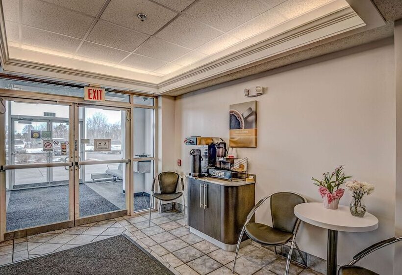 فندق على الطريق Econo Lodge