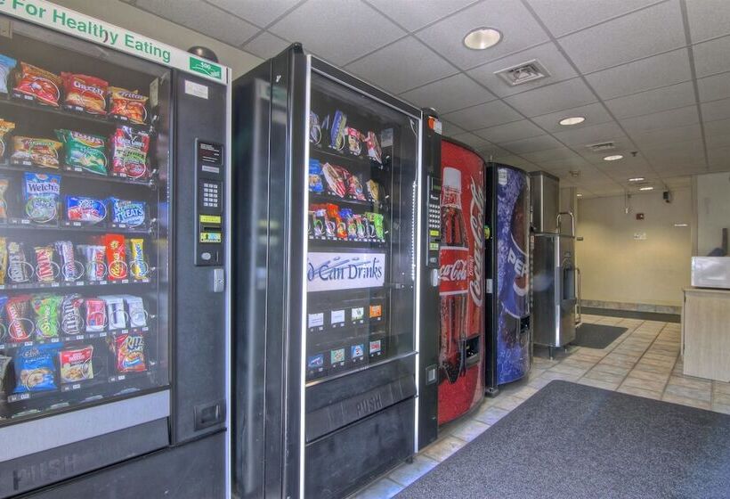 فندق على الطريق Econo Lodge