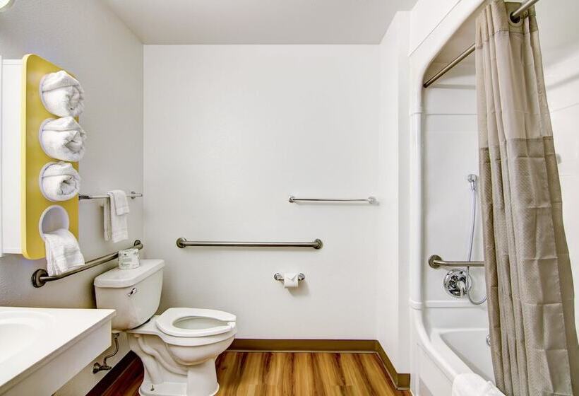 فندق على الطريق Econo Lodge