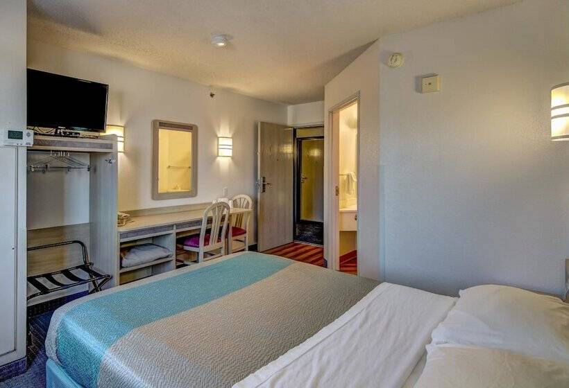 فندق على الطريق Econo Lodge