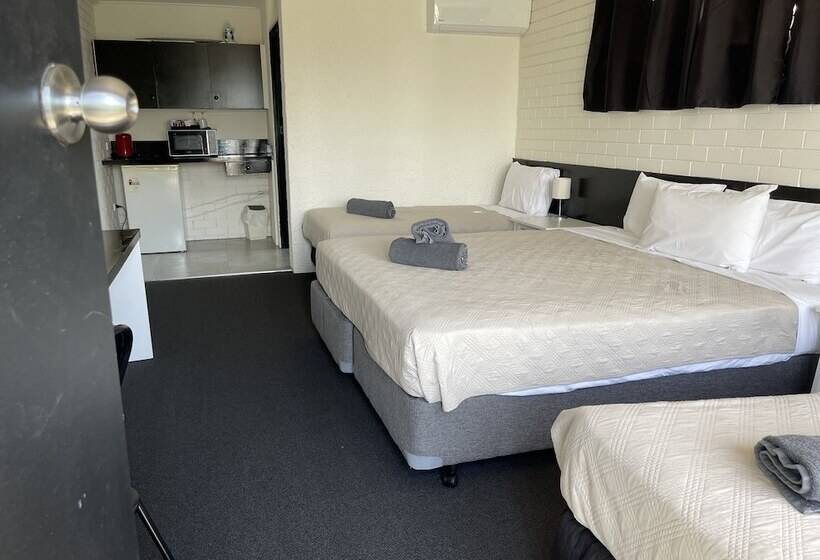 Abajaz Motel Centrally Located Shaded Parking