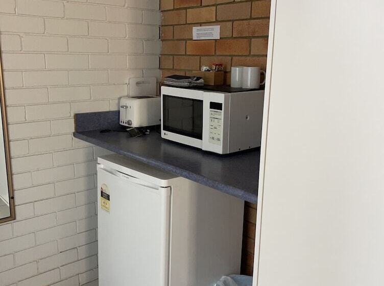 Abajaz Motel Centrally Located Shaded Parking