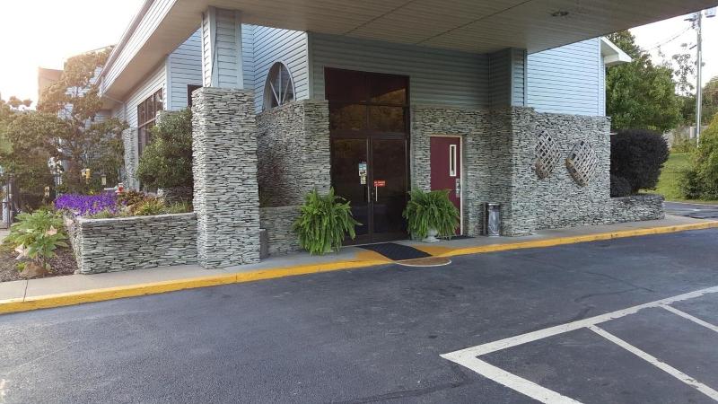 فندق على الطريق Americourt