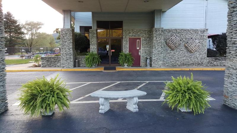 فندق على الطريق Americourt