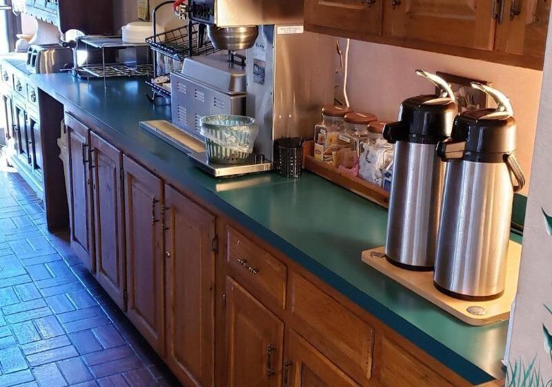 فندق على الطريق Americourt