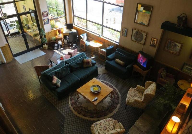 فندق على الطريق Americourt