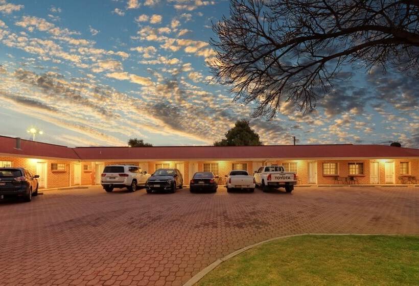 مُتل Charles Rasp Motor Inn & Cottages