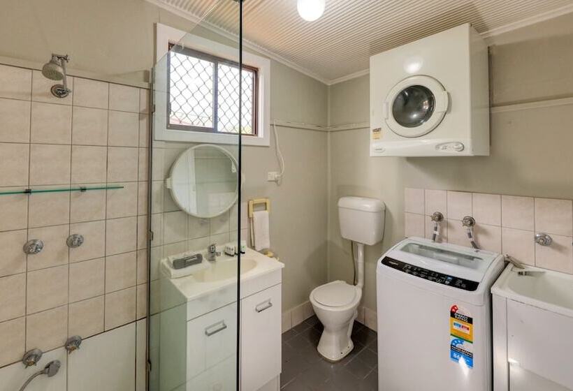 مُتل Charles Rasp Motor Inn & Cottages