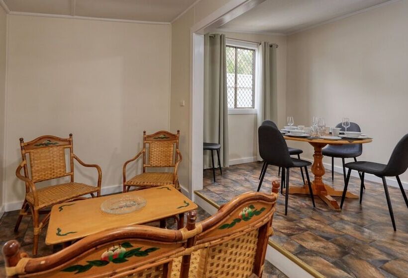 مُتل Charles Rasp Motor Inn & Cottages