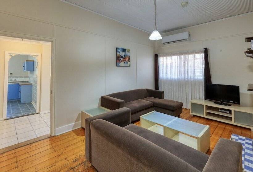 مُتل Charles Rasp Motor Inn & Cottages