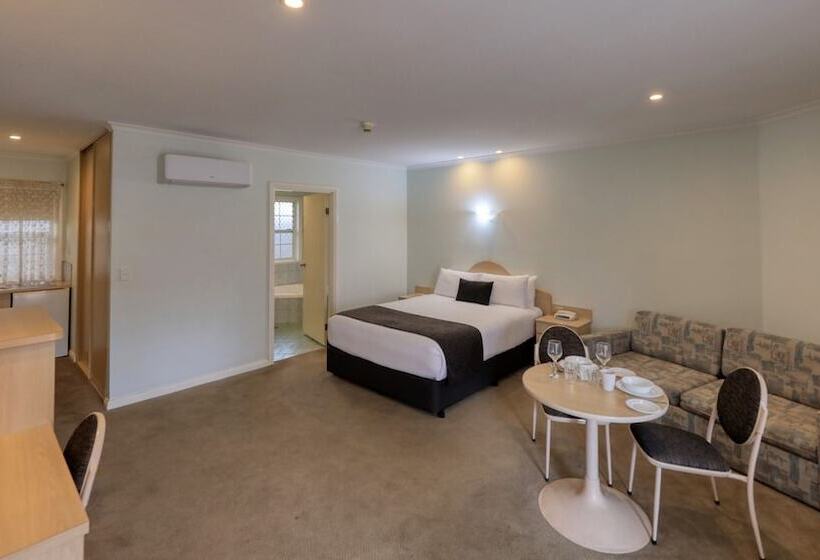 مُتل Charles Rasp Motor Inn & Cottages