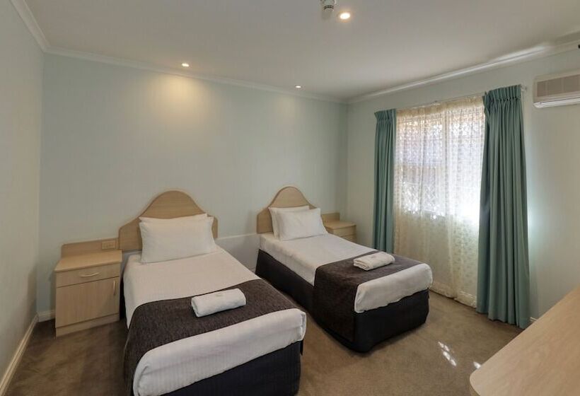 مُتل Charles Rasp Motor Inn & Cottages