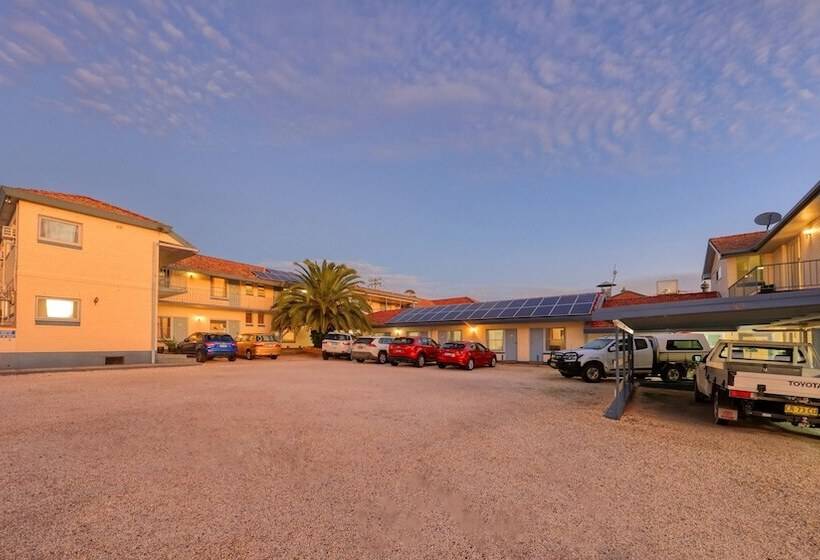مُتل Cowra Motor Inn