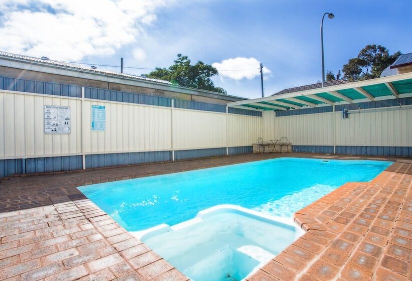 مُتل Cowra Motor Inn