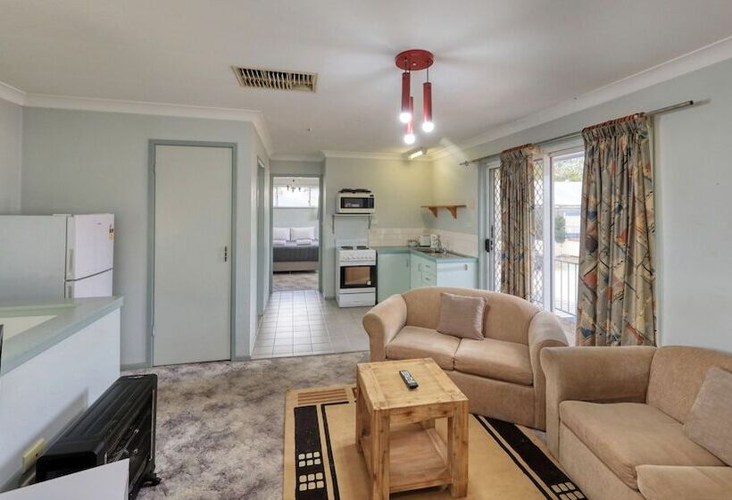 مُتل Cowra Motor Inn