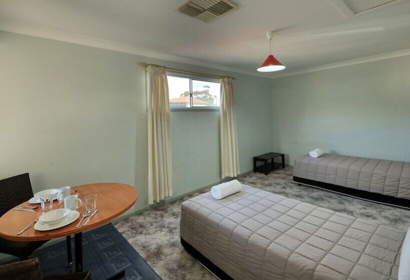 مُتل Cowra Motor Inn