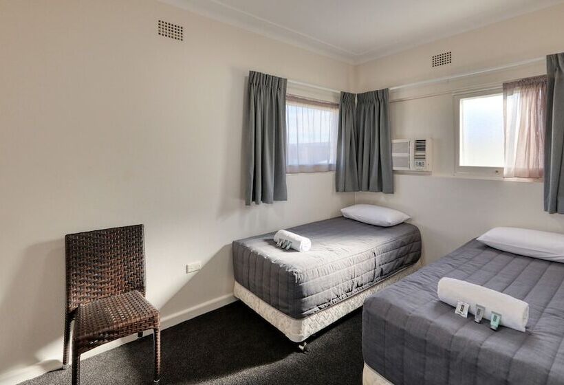 مُتل Cowra Motor Inn