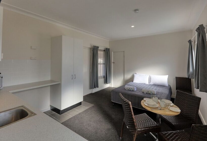 مُتل Cowra Motor Inn