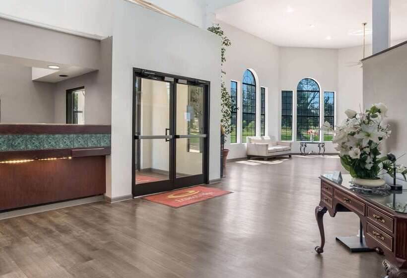 فندق على الطريق Econo Lodge