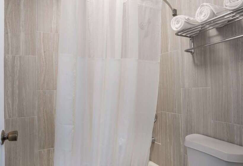 فندق على الطريق Econo Lodge