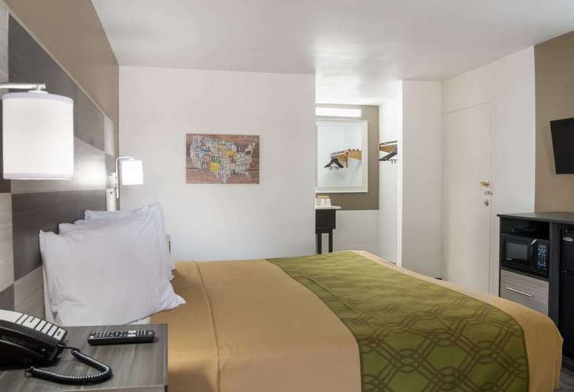 فندق على الطريق Econo Lodge