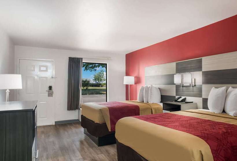 فندق على الطريق Econo Lodge