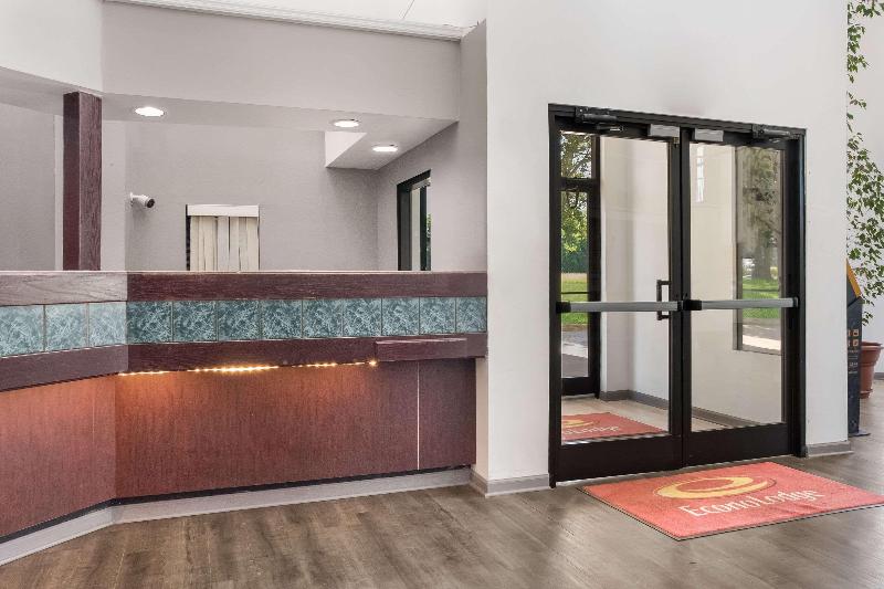 فندق على الطريق Econo Lodge