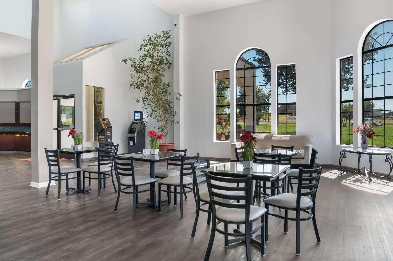 فندق على الطريق Econo Lodge