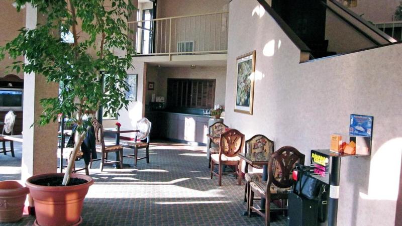 فندق على الطريق Econo Lodge