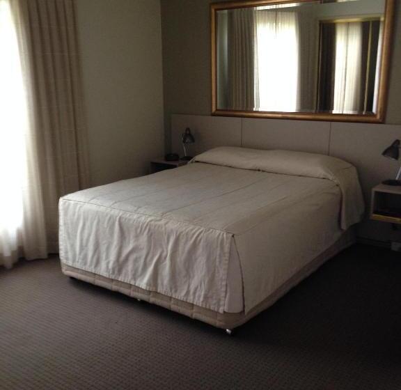 מוטל Francis Phillip Motor Inn And The Lodge