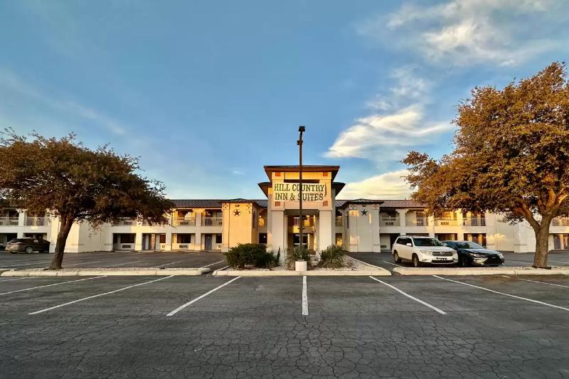 汽车旅馆  Hill Country Inn And Suites
