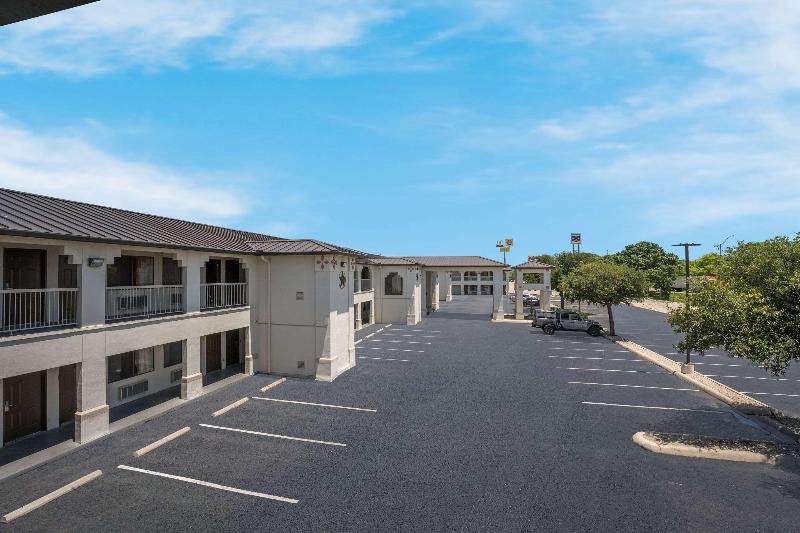 汽车旅馆  Hill Country Inn And Suites