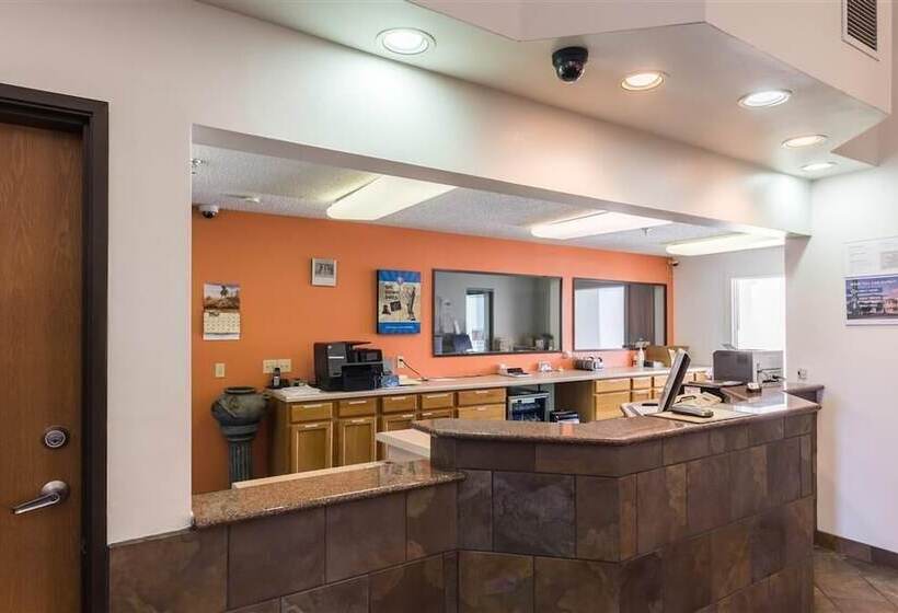 汽车旅馆  Hill Country Inn And Suites